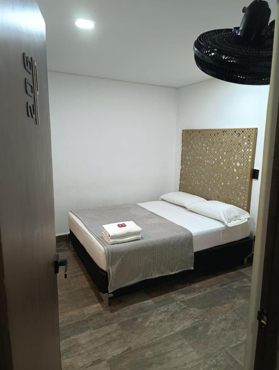 Hotel Prestige 메딜린 외부 사진